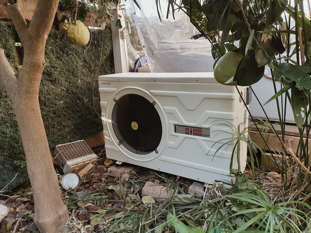 משאבת חום של kt דגם חסכוני,שקט התקנה בחצר הבית בכפר סבא